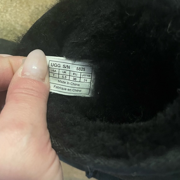 Classic UGG short boots - Picture 4 of 7